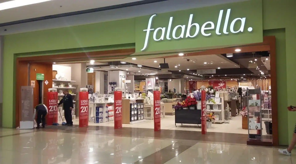 La Alarma de los Petardos en tiendas Falabella : Un Eco de Inseguridad en Bogotá